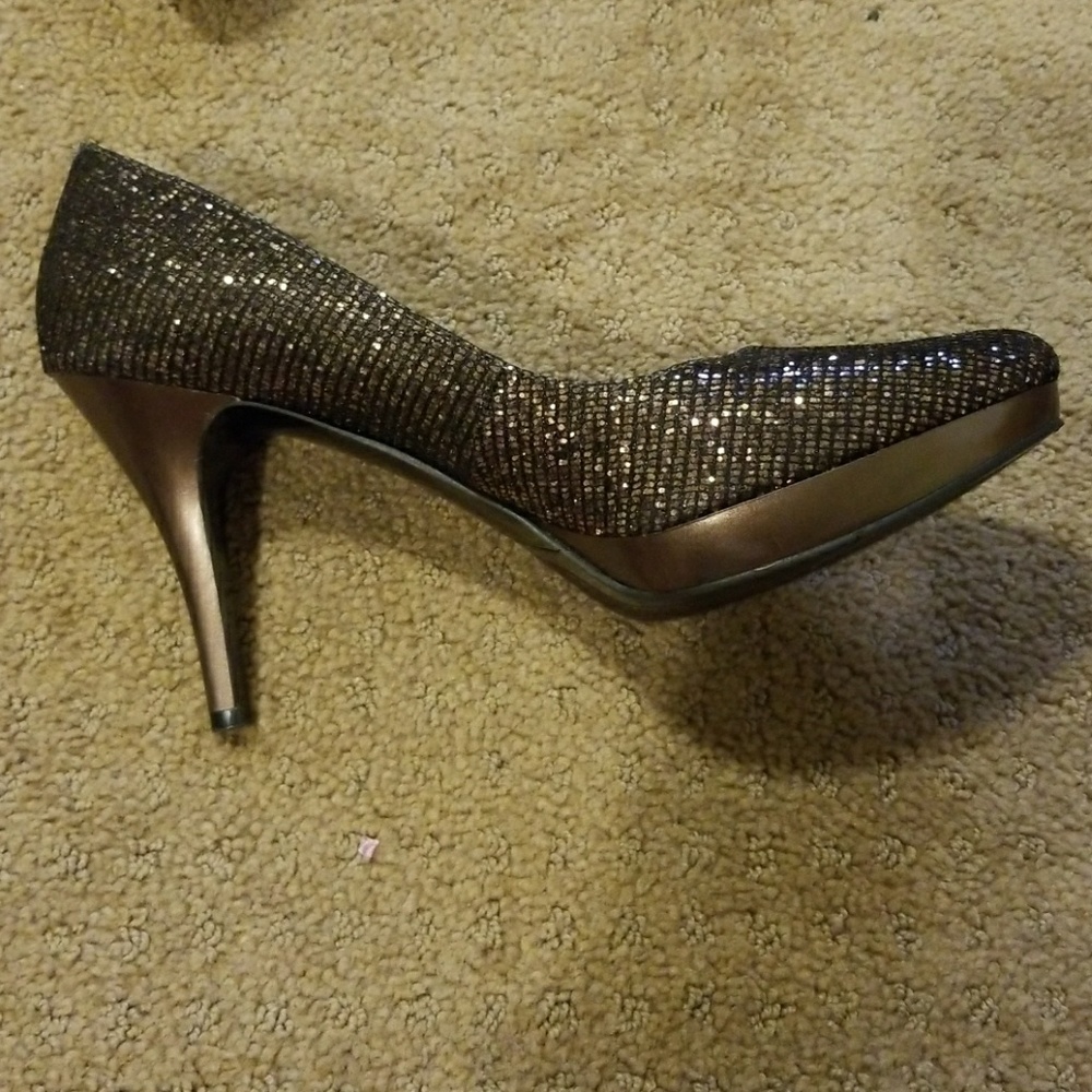 Heel - Picture 2 of 5